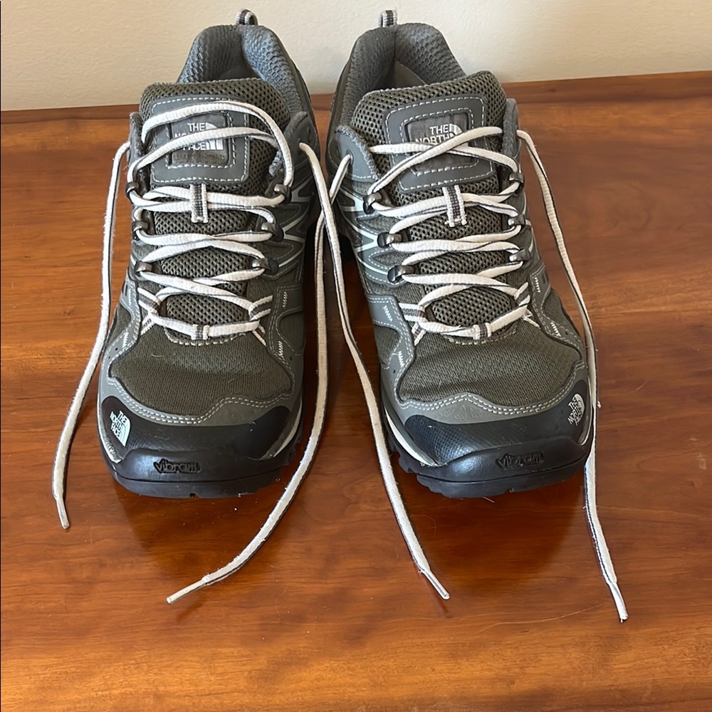 The North Face Hedgehog Size 10 Men's Gray Hiking Shoes EUC